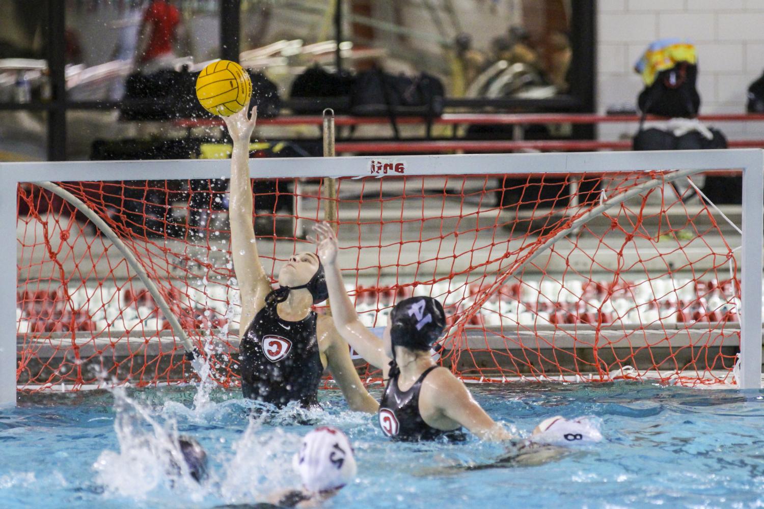 <a href='http://jmt.lafouineuse.net'>博彩网址大全</a> student athletes compete in a water polo tournament on campus.